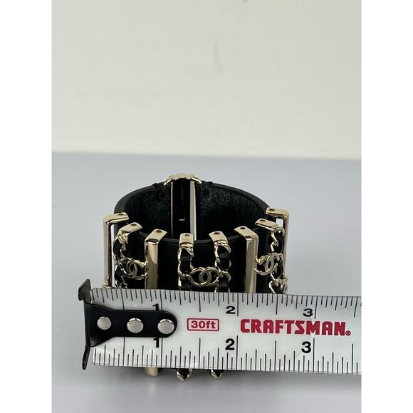 CHANEL Black Leather CC Logo Cuff Bracelet - Picture 5 of 6